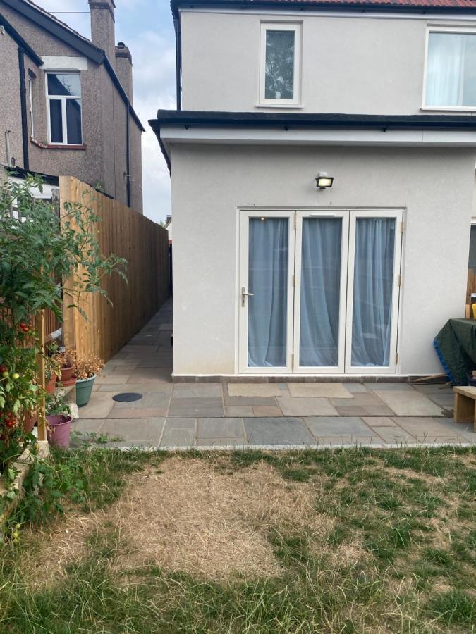 Phlox Garden Appartement Sutton  Buitenkant foto